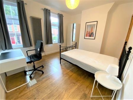 Terraced House to rent on - Photo 3