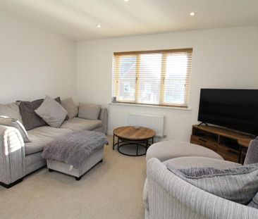 2 bedroom coach house to rent - Photo 2