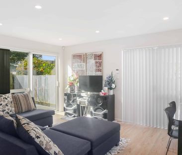 Modern Manurewa Living! - Photo 2