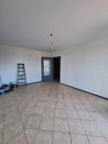 - PAU- STUDIO de 32m² environ AVEC TERRASSE - VUE PYRENEES - - Photo 3