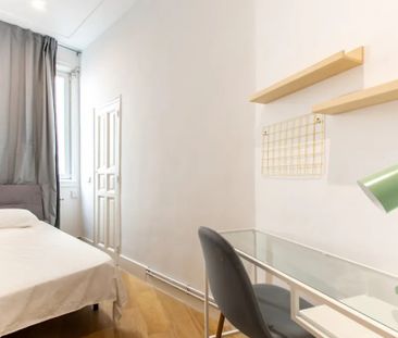 Calle de los Caños del Peral, Madrid, Community of Madrid 28013 - Photo 2