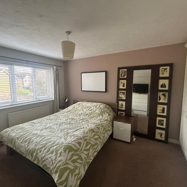 Gatley Drive, Guildford, Surrey, GU4 - Photo 1