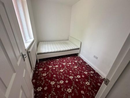 4 bedroom detached house to rent - Photo 5