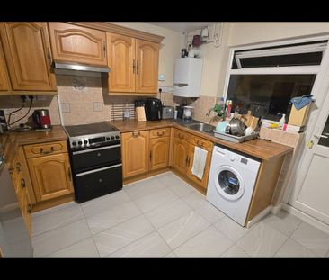 Room in a Shared House, Atkinson Road, E16 - Photo 4