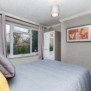 Gossops Green 1 bedroom house to rent - Photo 2