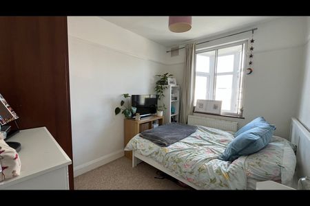 Room in a Shared House, London, SW20 - Photo 3