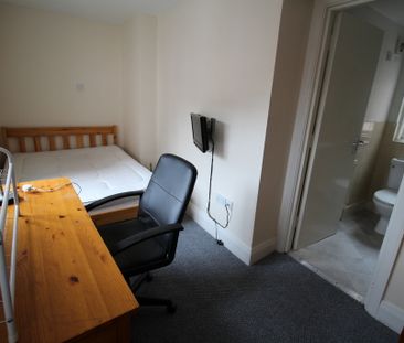 8 Bed Student Accommodation - Photo 3