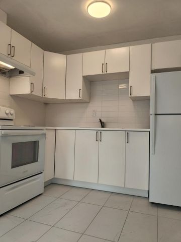 920 Colborne Apartments - Photo 4