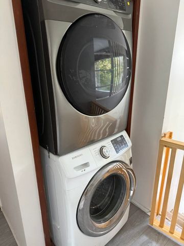 Bright Upper In a Great Location - Photo 5