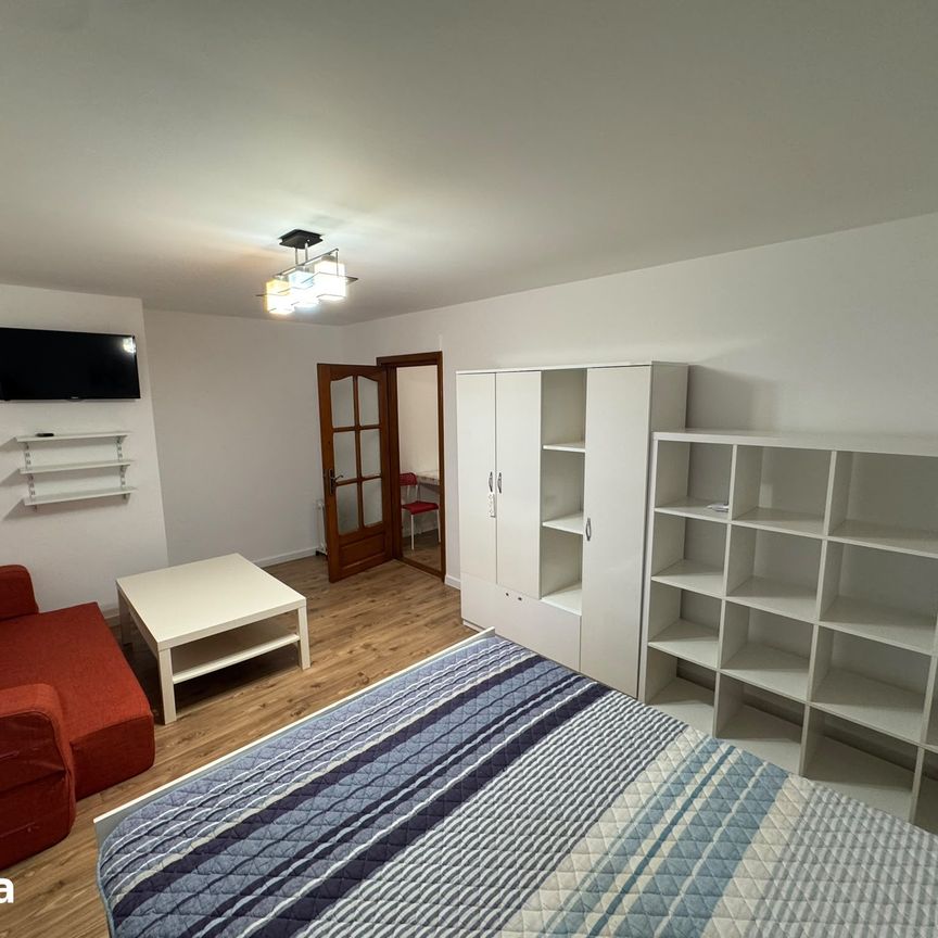 Intrare Obcini - Garsoniera in bloc de apartamente - Photo 1