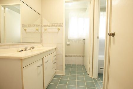 Neat and tidy Family Home- with a perfect yard - Photo 4