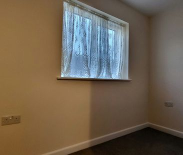 Bungalow to rent on - Photo 5