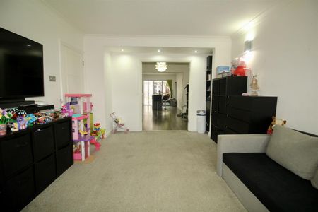 4 Bedroom House - Semi-Detached To Let - Photo 2