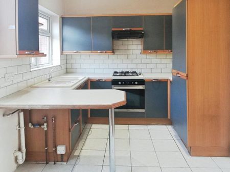 3 bedroom end of terrace house to rent - Photo 3