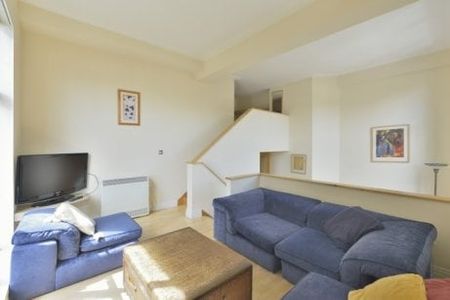 3 bedroom flat to rent - Photo 3