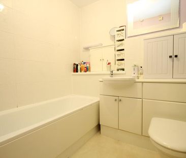 Perleybrooke Lane, Woking, Surrey, GU21 - Photo 5