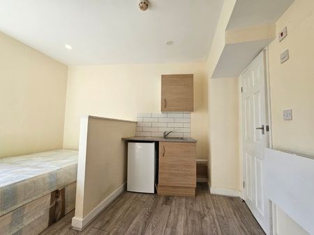 Studio Flat, Ashbourne Parade, W5 - Photo 4