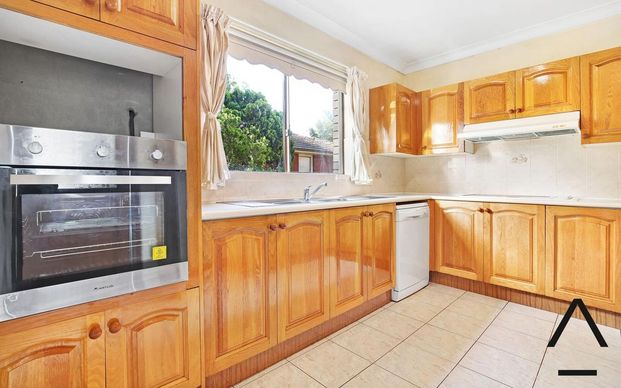 Super Spacious And Super Convenient - Photo 1