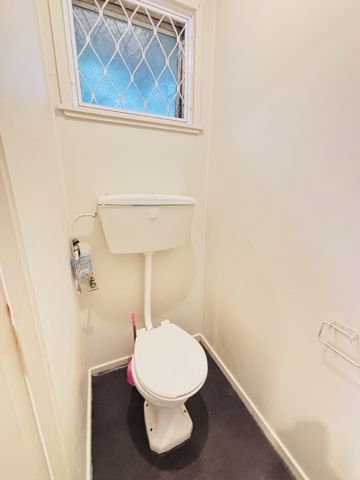 NEW LYNN, 1 BEDROOM - Photo 5