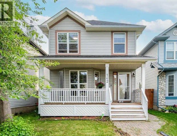 Bright & Clean 3 Bed, 2.5 Bath House, Free High Speed Internet — 3 Bedrooms House - Photo 1