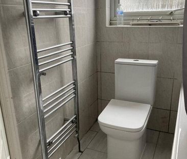 3 bedroom semi-detached house to rent - Photo 6