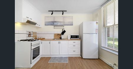 Love the location, live the bayside lifestyle – FURNISHED - Photo 3