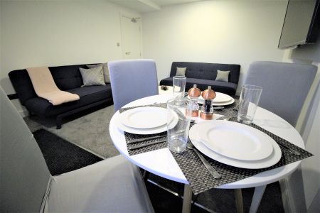 3 Bedroom Apartment - Photo 2