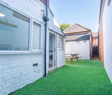 5 bedroom terraced house to rent - Photo 1