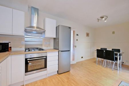 3 bedroom terraced house to rent - Photo 4