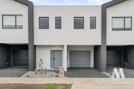 698 Grand Boulevard, Mickleham VIC 3064 - Townhouse For Rent | Domain - Photo 3