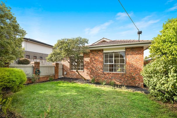Well-Presented & Spacious 3-Bedroom Villa in the McKinnon School Zone - Photo 1