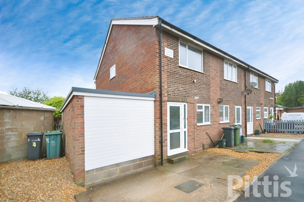 2 bedroom end of terrace house to rent - Photo 1
