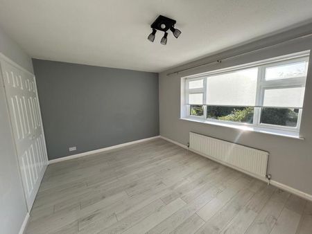 Kingswood Close, Guildford - 5 bedrooms Property for lettings - Seymours - Photo 4