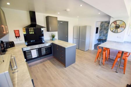 1 bedroom in a house share to rent - Photo 4