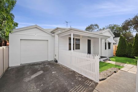 Modern Geelong West Townhouse - Photo 3