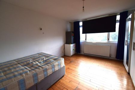 3 bedroom flat to rent - Photo 2