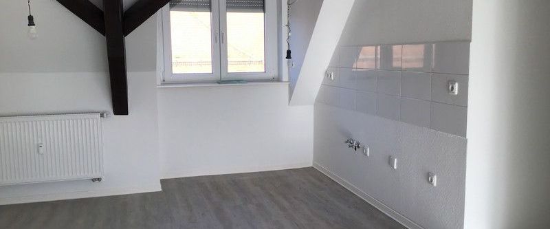 Zuhause mit Ausblick - neue DG-Wohnung mit Balkon und Fassadenvollwärmeschutz - Photo 1