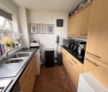 3 bedroom semi-detached house to rent - Photo 6