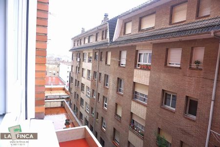 Oviedo - Photo 4