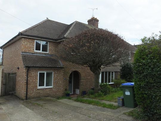 4 bedroom semi-detached house to rent - Photo 1