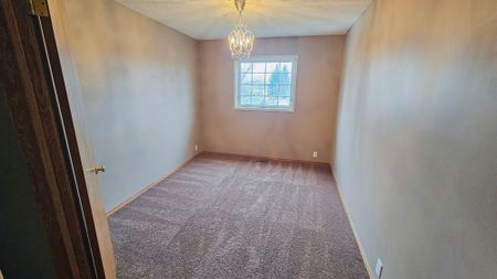 Large 4 Bedroom Home In Sundance | Deck + Finished Basement - Photo 4