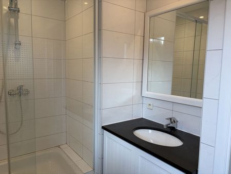 Lichtrijk gerenoveerd hoekappartement in Merksem! - Foto 3