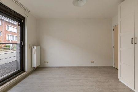 Ideaal gelegen gelijkvloers appartement met 3 slaapkamers in verkeersvrije straat - EPC 133 kWh/m² - bewoonbare opp. 127 m² - Foto 4