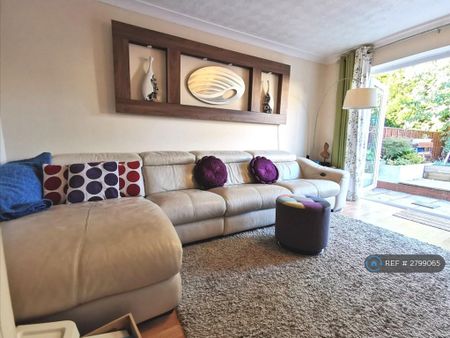 4 bedroom detached house to rent - Photo 3