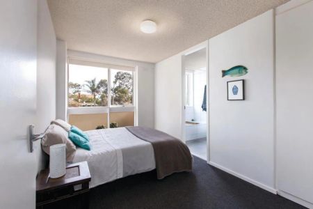 Light filled; ticks all the boxes! - Photo 5