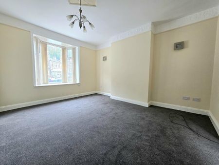 3 bedroom end of terrace house to rent - Photo 2