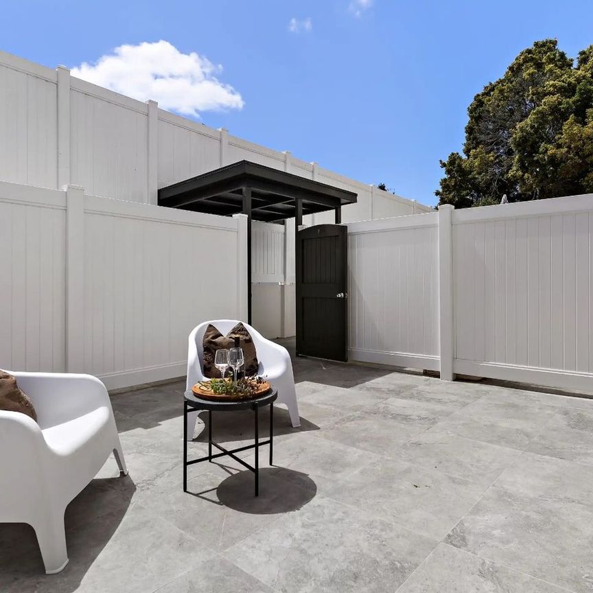 Spacious two bedroom apartment - Photo 1