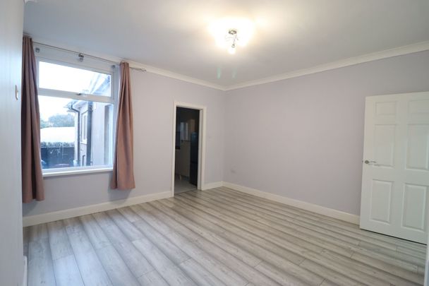 3 Bedroom Mid Terraced House To Rent - Photo 1