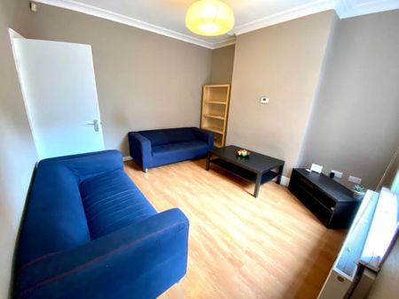 4 bedroom terraced house to rent - Photo 2