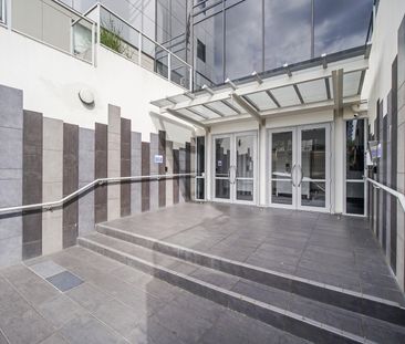 Beautifully Presented Fully Furnished Apartment - Photo 2